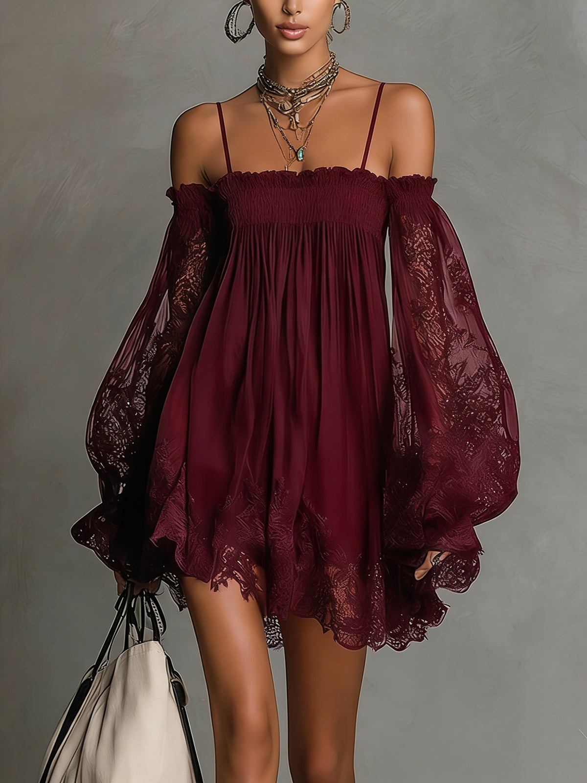 Noemi - Marineblå chiffon-minikjole med off-shoulder-udskæring, blondekant og gennemsigtige ærmer