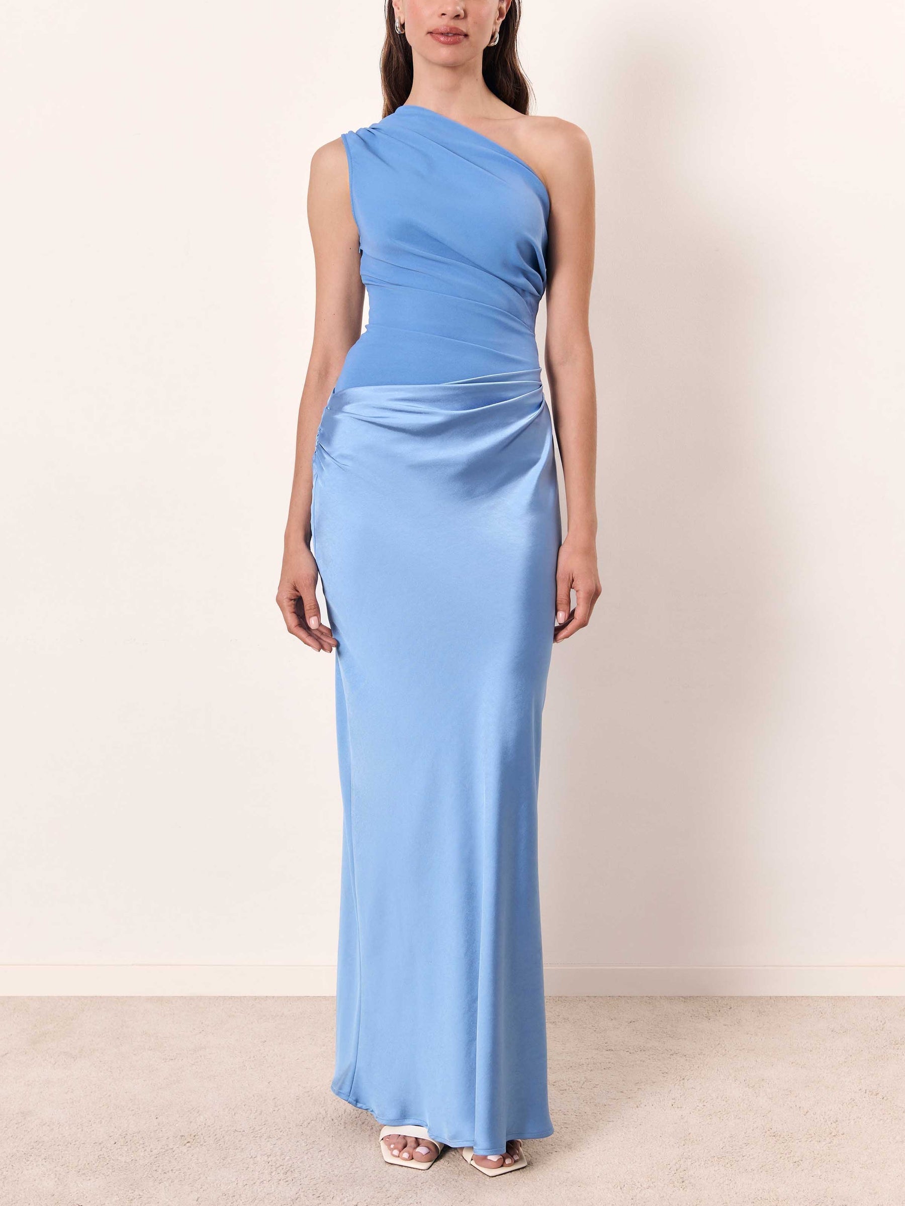 Anita™ | Elegant Plisseret Fest Maxikjole med Asymmetrisk Skulder