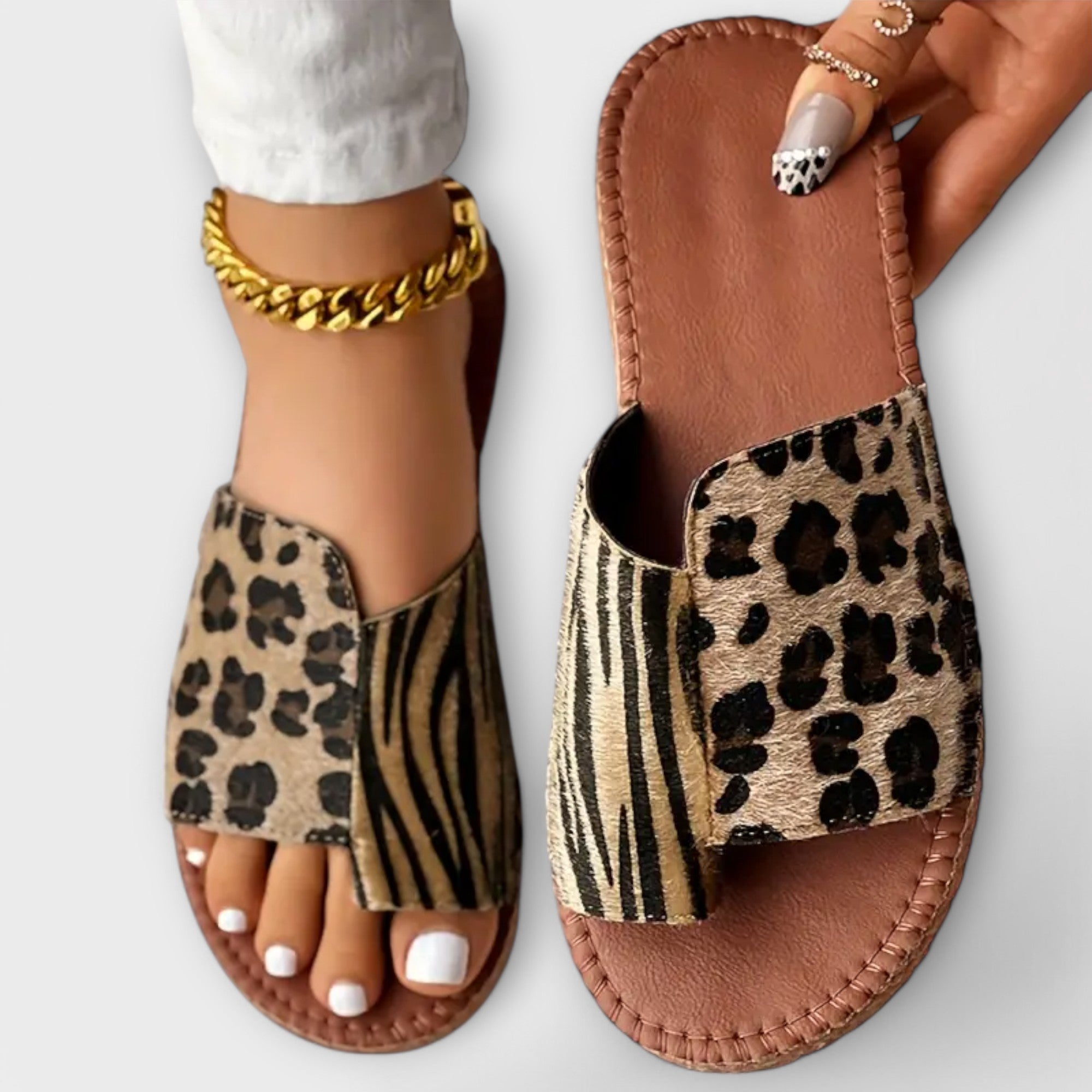 Stylish two-tone slides with leopard print