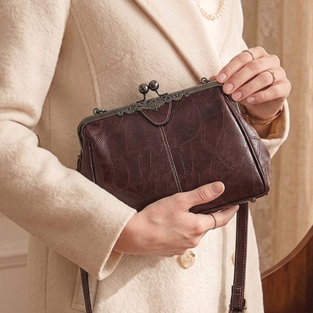 Woreya - Vintage Clasp Handbag