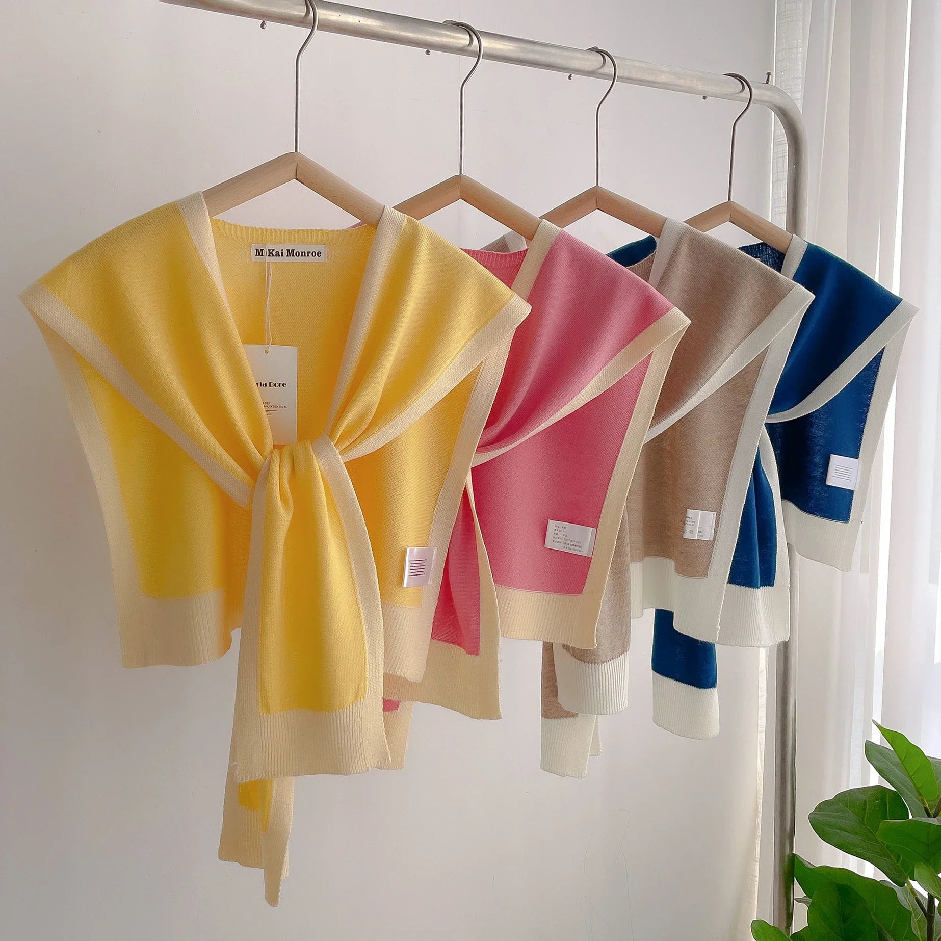 Lenzia – Striped Knit Shoulder Shawl