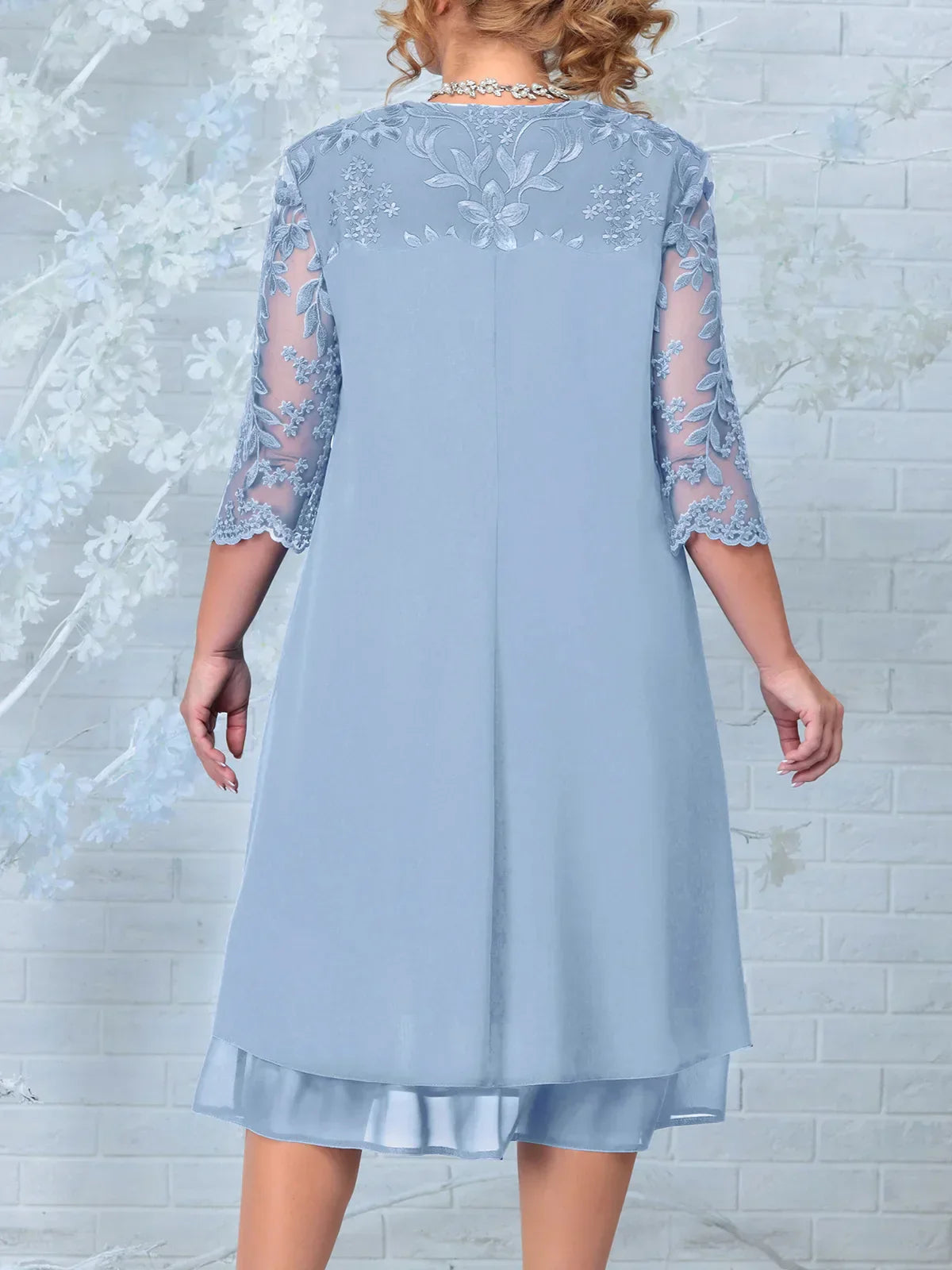 Coralie – Embroidered Banquet Dress in Plus Size