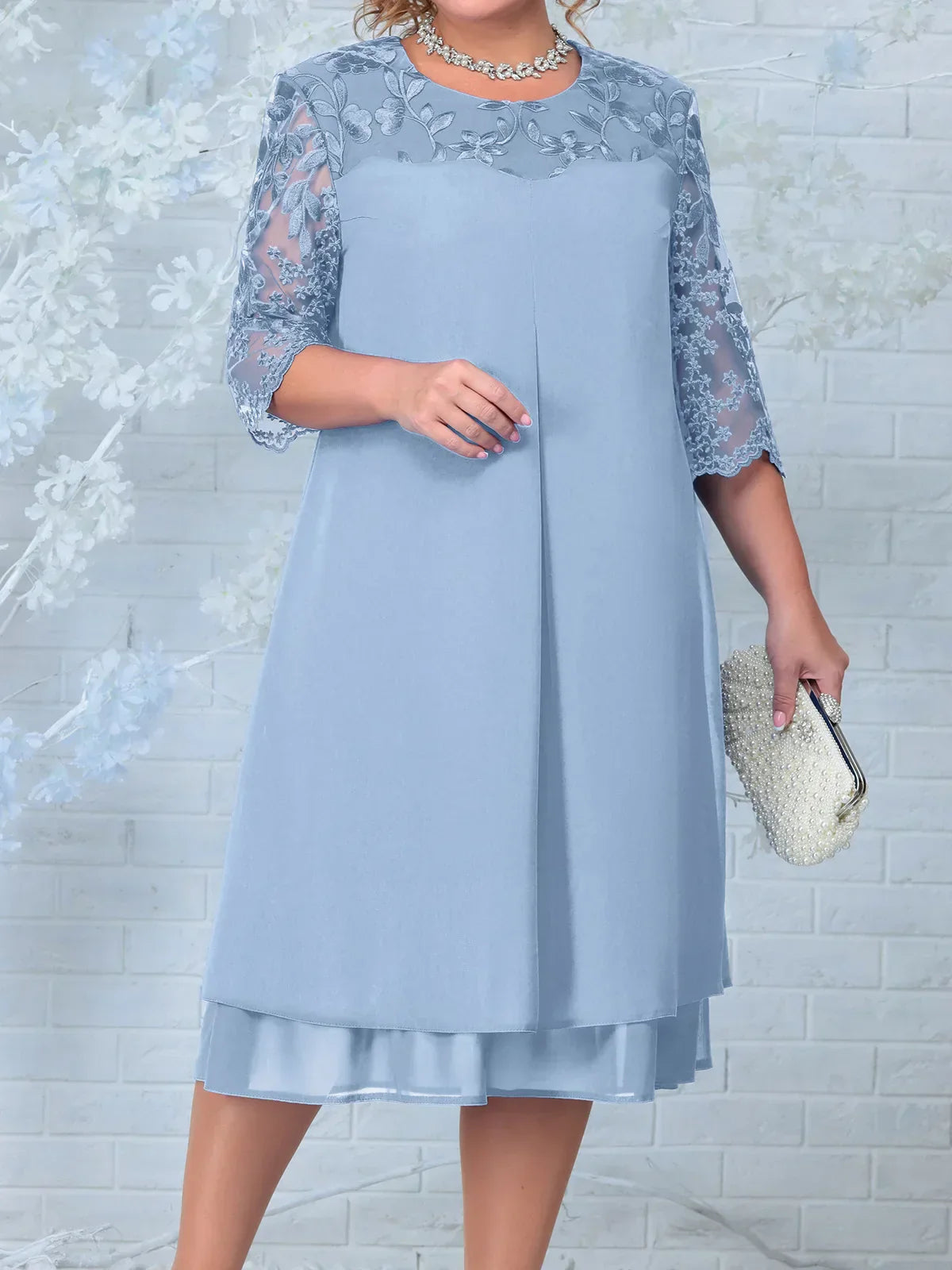 Coralie – Embroidered Banquet Dress in Plus Size