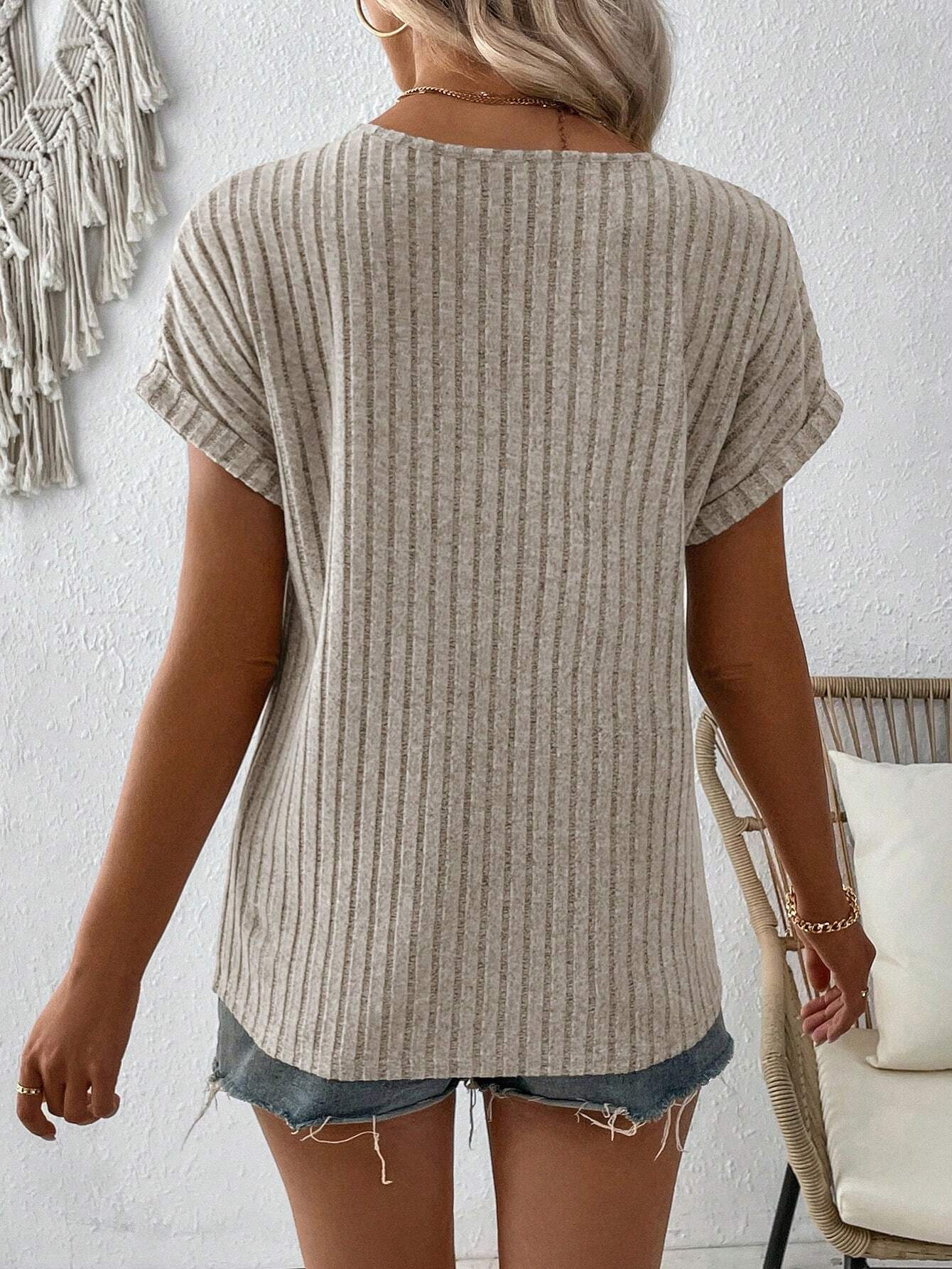 Nerita - Ribbed Buttoned Top