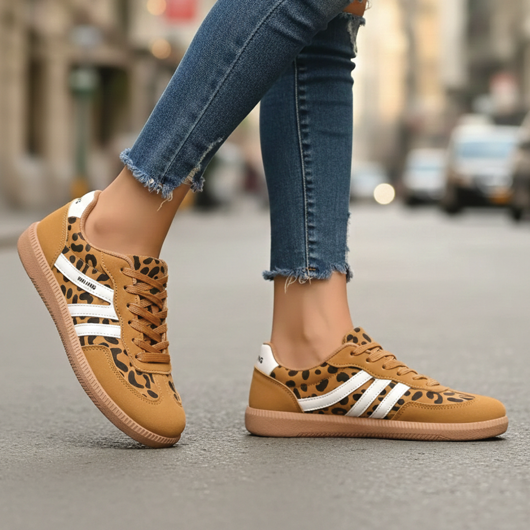 Nora - Lave sneakers med snørebånd