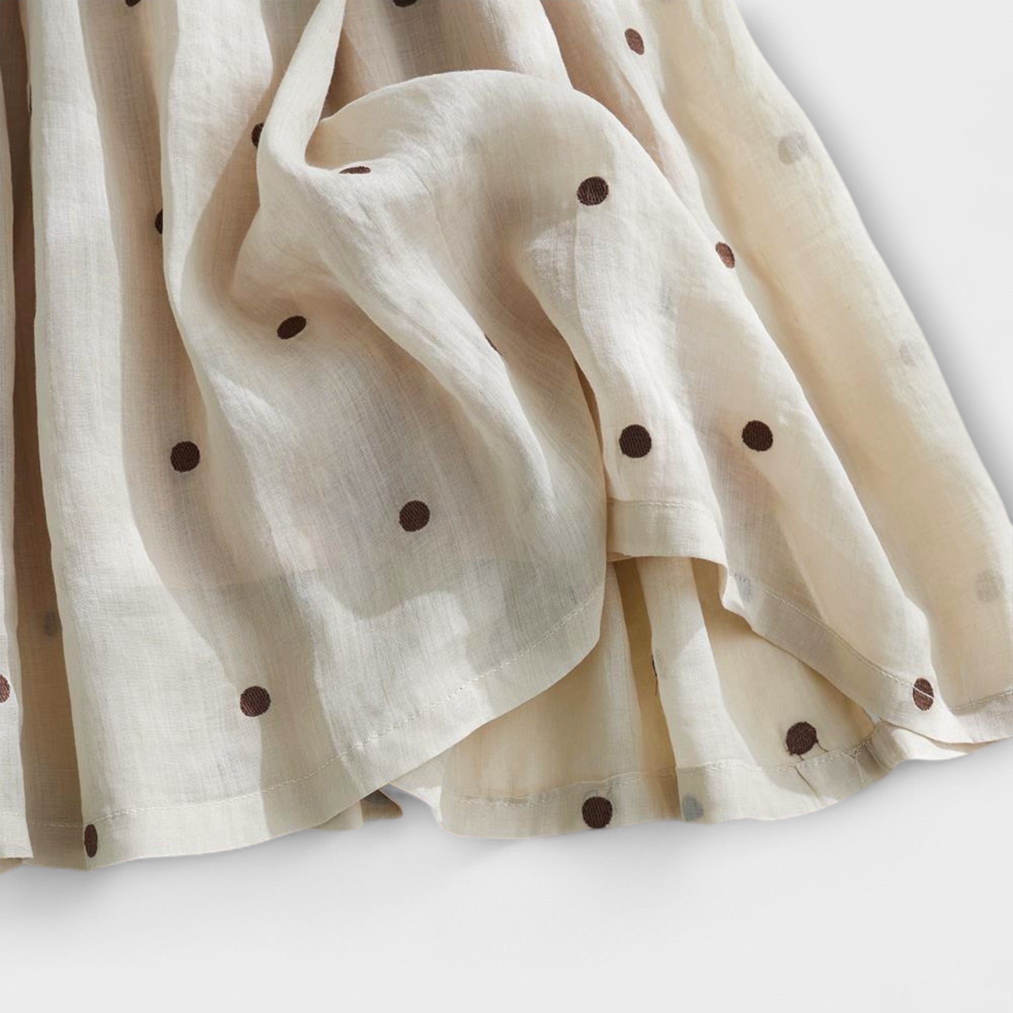 Playful polka-dot skirt made of cotton-linen.