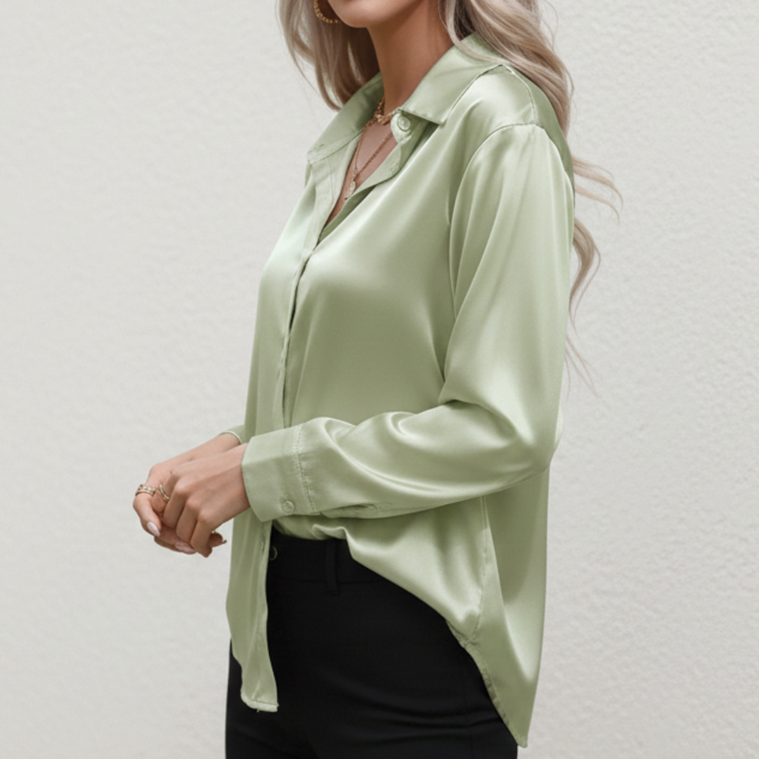 Brienna - Flatterende Satinbluse