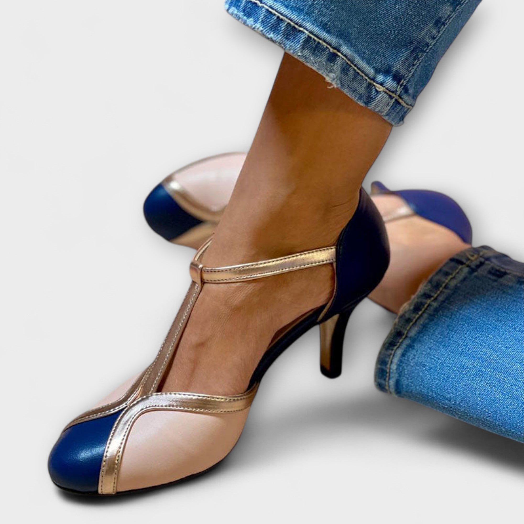 Alessia – Elegance with two-tone T-strap