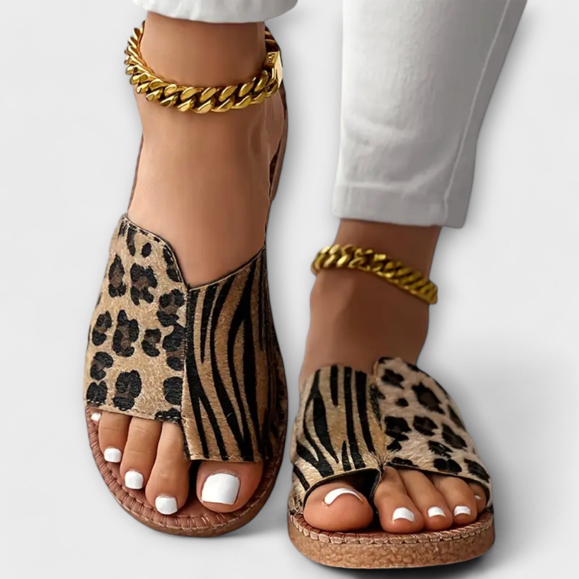 Stylish two-tone slides with leopard print