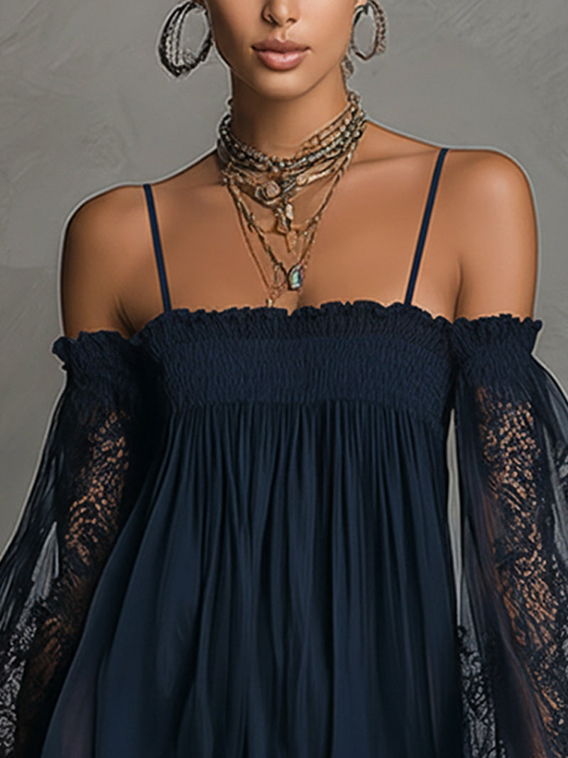 Noemi - Marineblå chiffon-minikjole med off-shoulder-udskæring, blondekant og gennemsigtige ærmer
