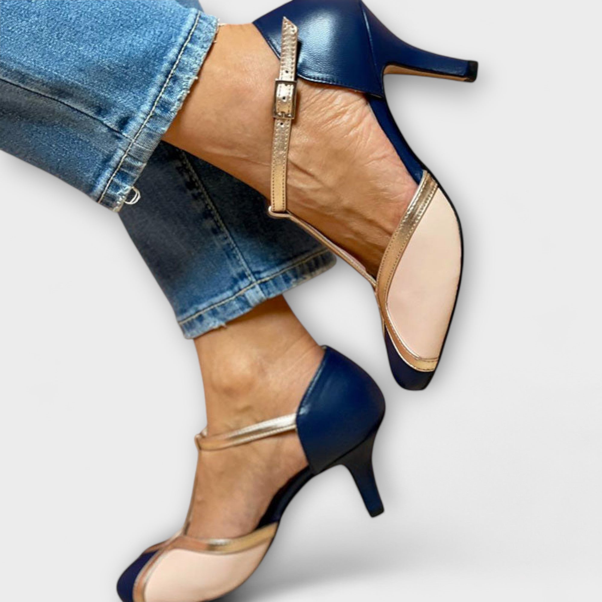 Alessia – Elegance with two-tone T-strap