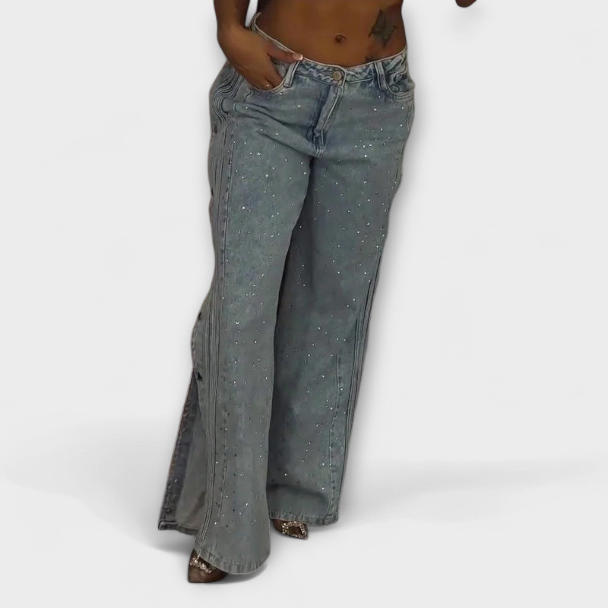 Nola - High-waisted jeans with rhinestones and side buttons