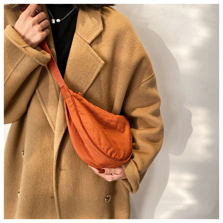 Inezra - Crescent Crossbody Taske