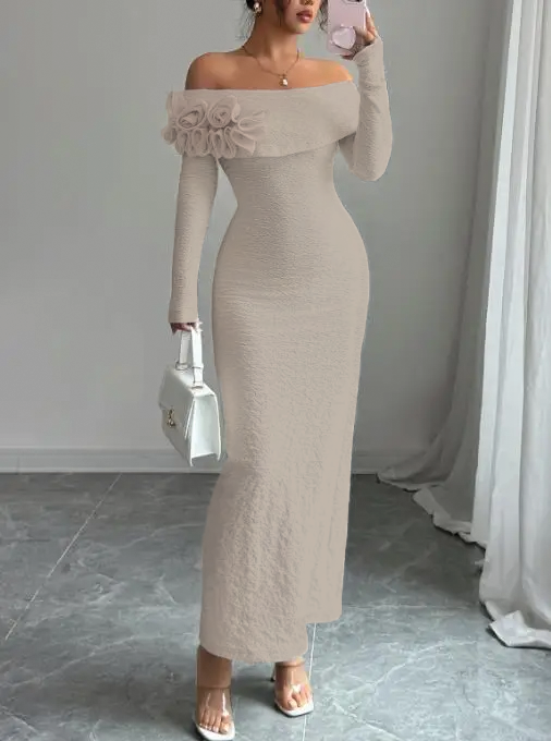 Azira - Off-shoulder bodycon-kjole
