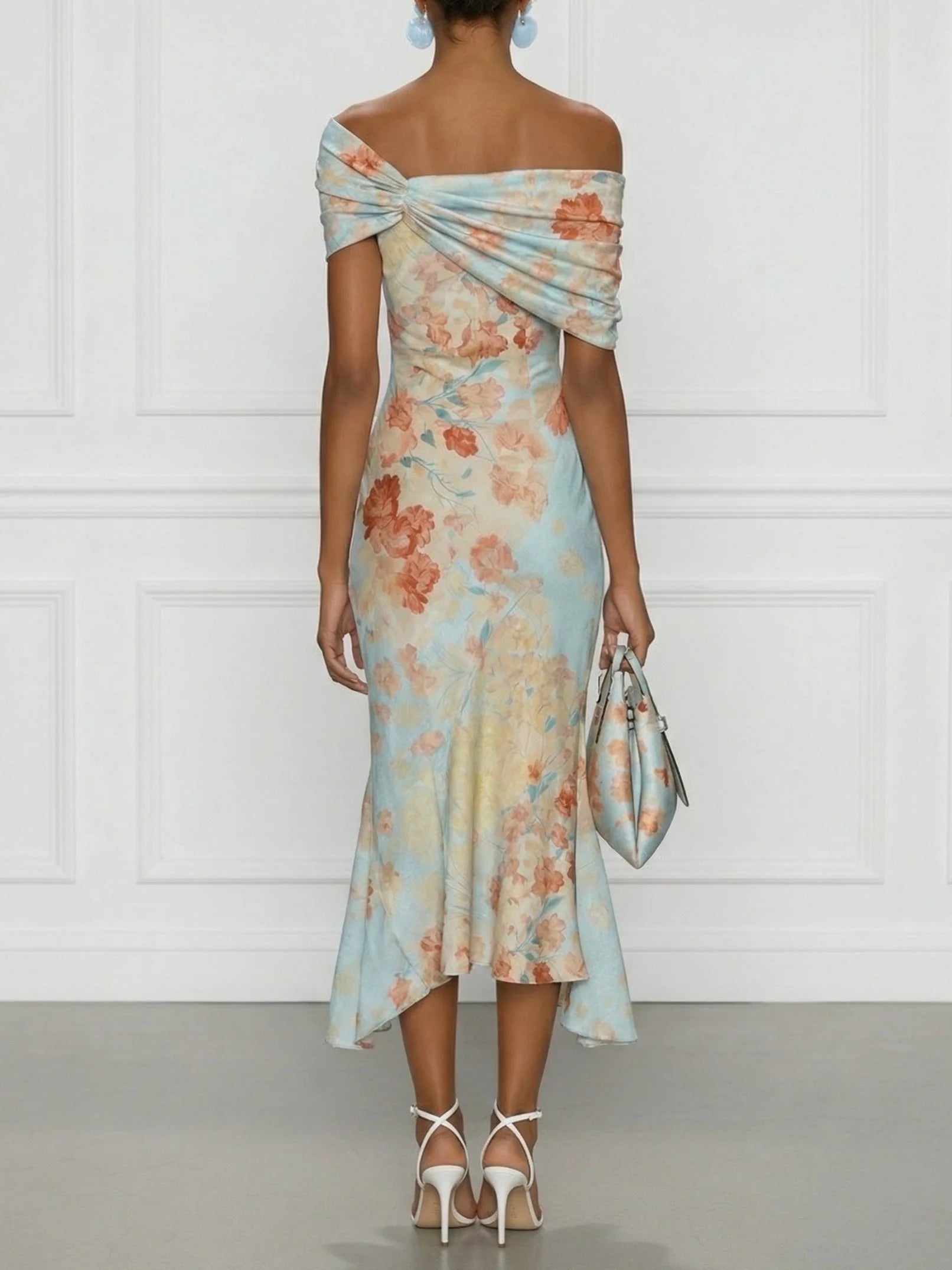 Vittoria - Ærmeløs Midi Havfruekjole med Off-Shoulder og Blåt Blomstermønster