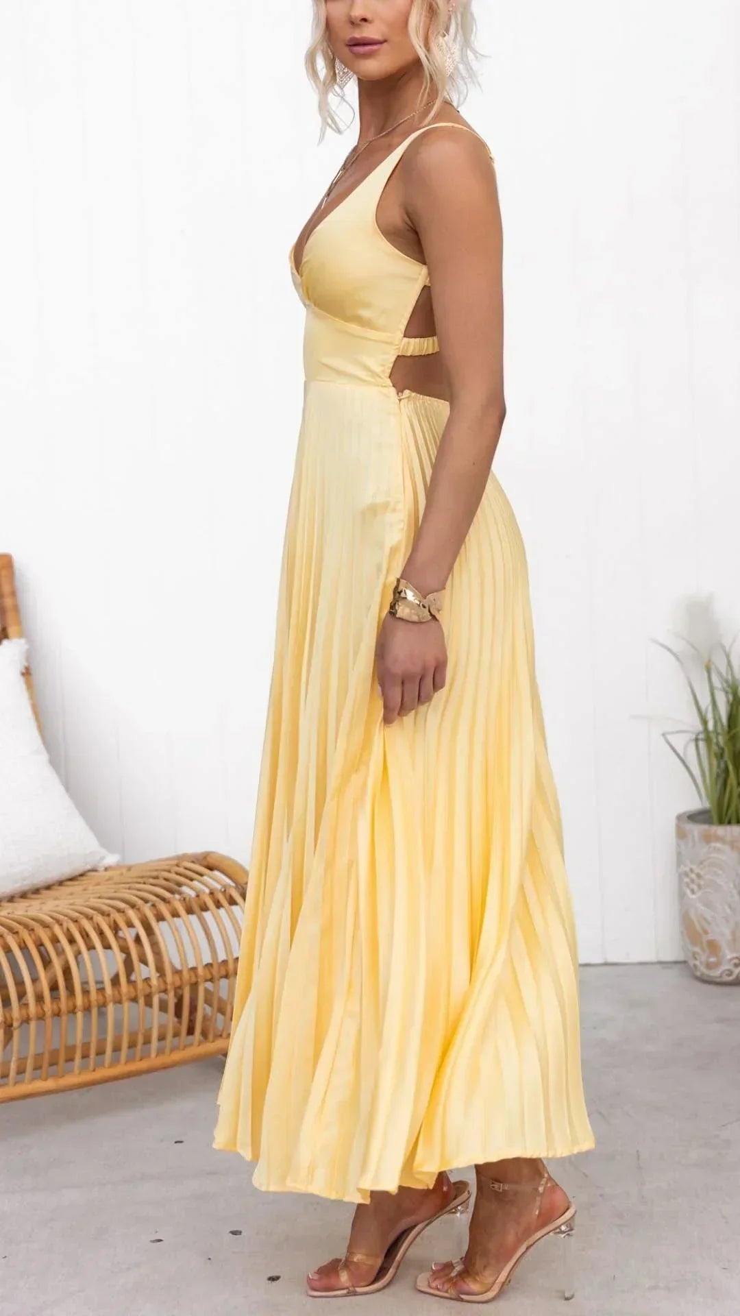 Samantha | Women’s Pleated V-Neck Maxi Dress