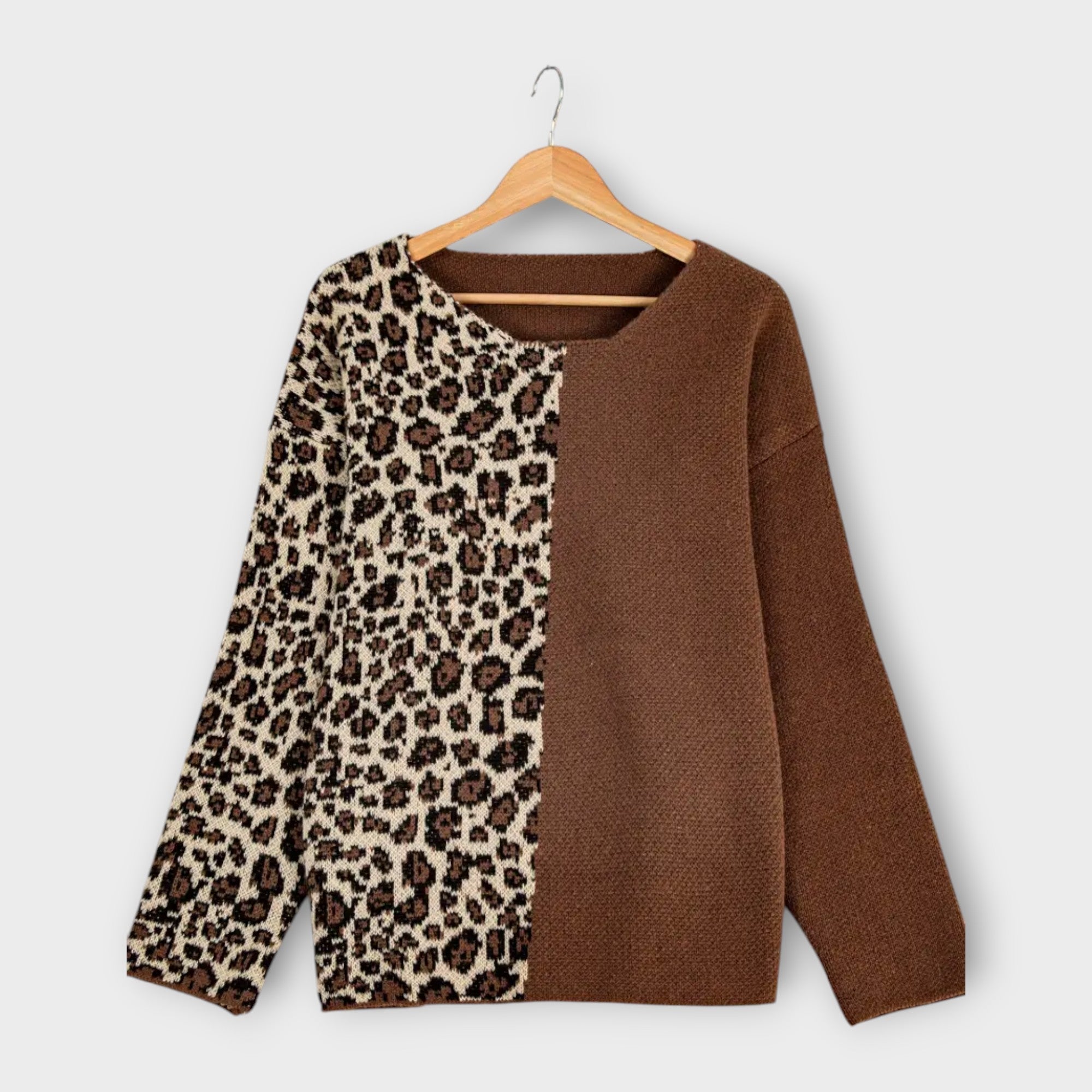 Marina - Casual sweater with leopard print design