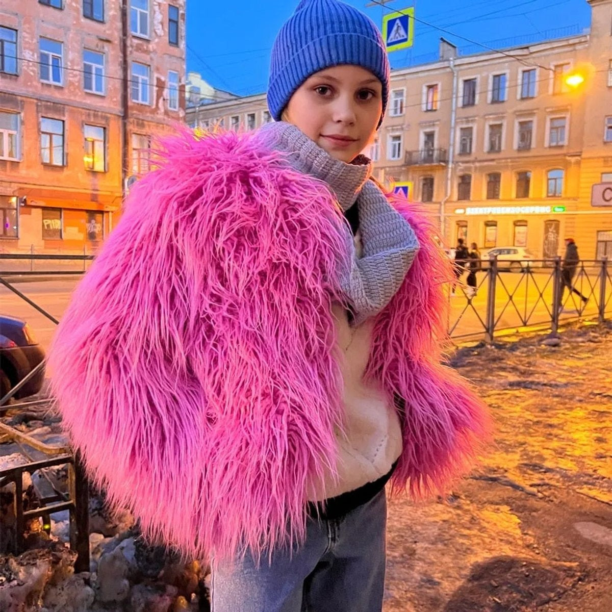 Estiloso Abrigo de Pelo Sintético para Mujer Corto Efecto-Peluche Pelo-Largo
