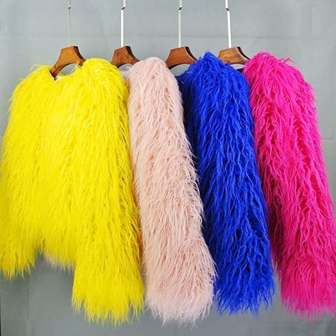 Estiloso Abrigo de Pelo Sintético para Mujer Corto Efecto-Peluche Pelo-Largo