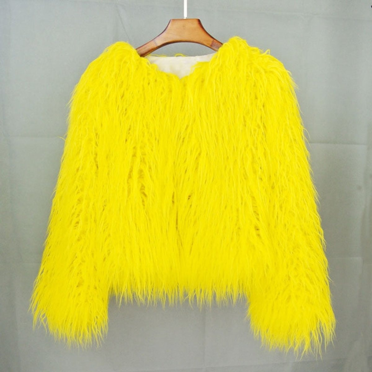 Estiloso Abrigo de Pelo Sintético para Mujer Corto Efecto-Peluche Pelo-Largo